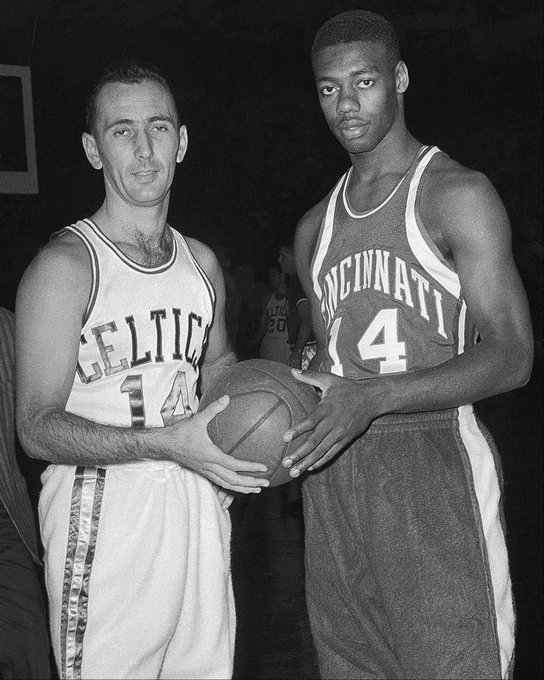 而是由整个 而是由整个